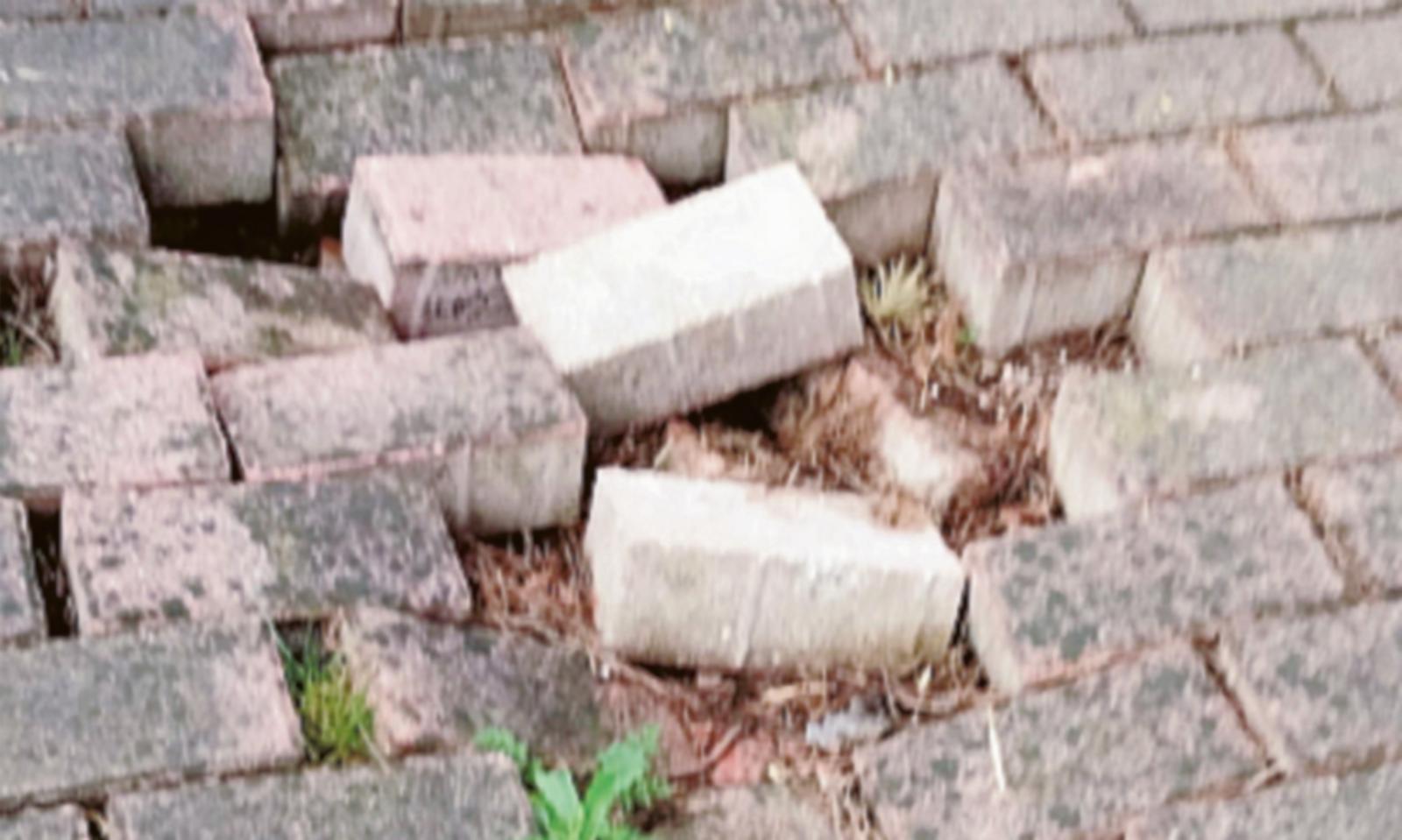 &ldquo;Quel marciapiede &egrave; troppo pericoloso&rdquo;