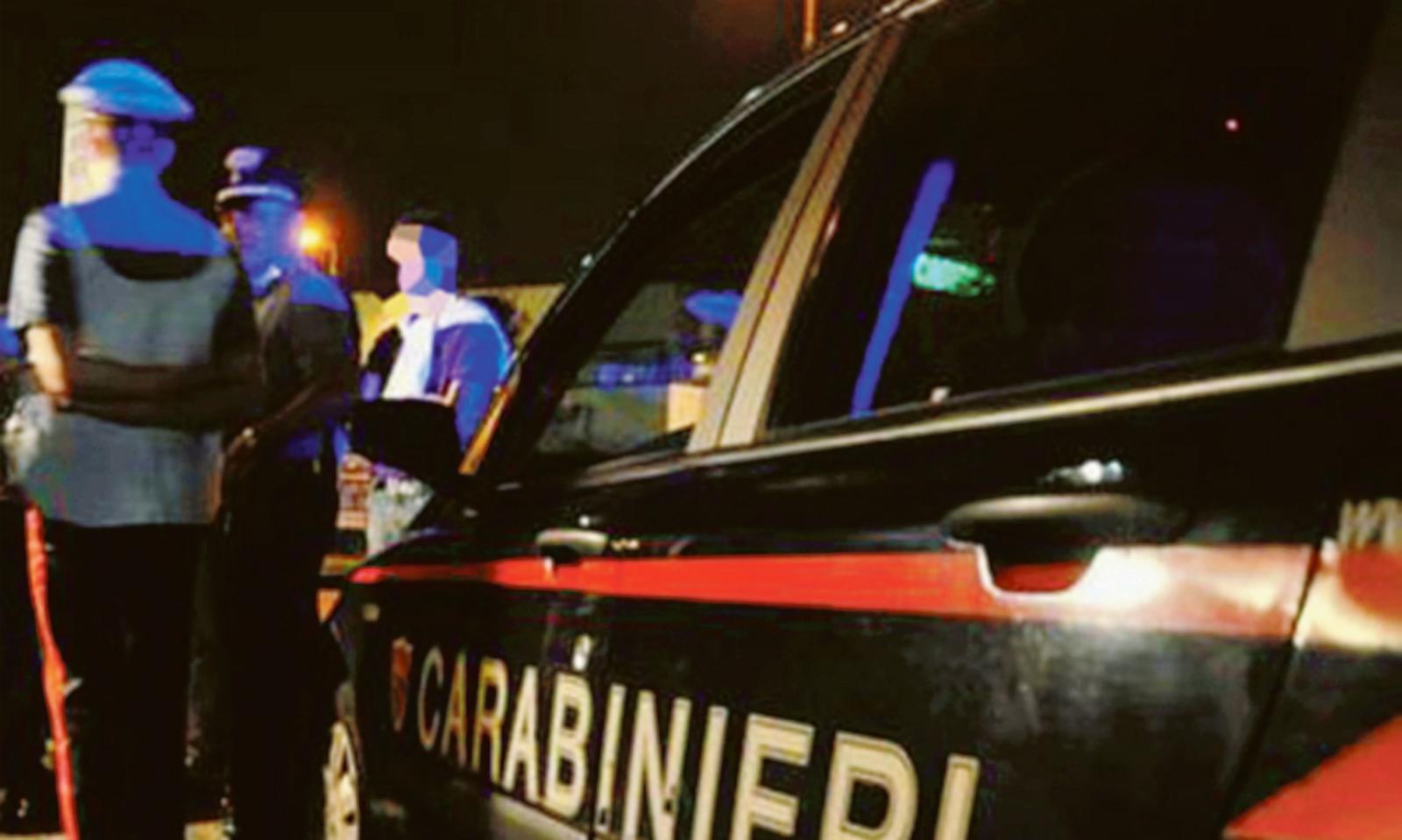 Si getta di lato per non essere travolto