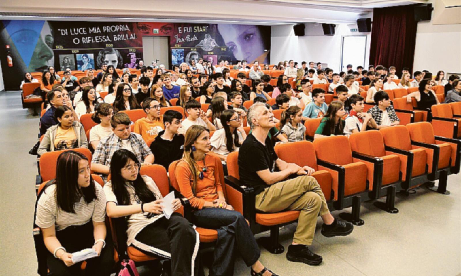 Le idee dei giovani talenti i premi al teatro Duomo