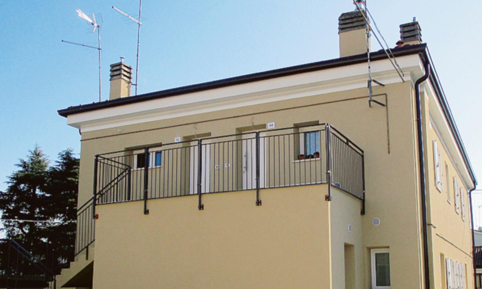 Serramenti, tetti, caldaie Sistemati 52 alloggi Ater