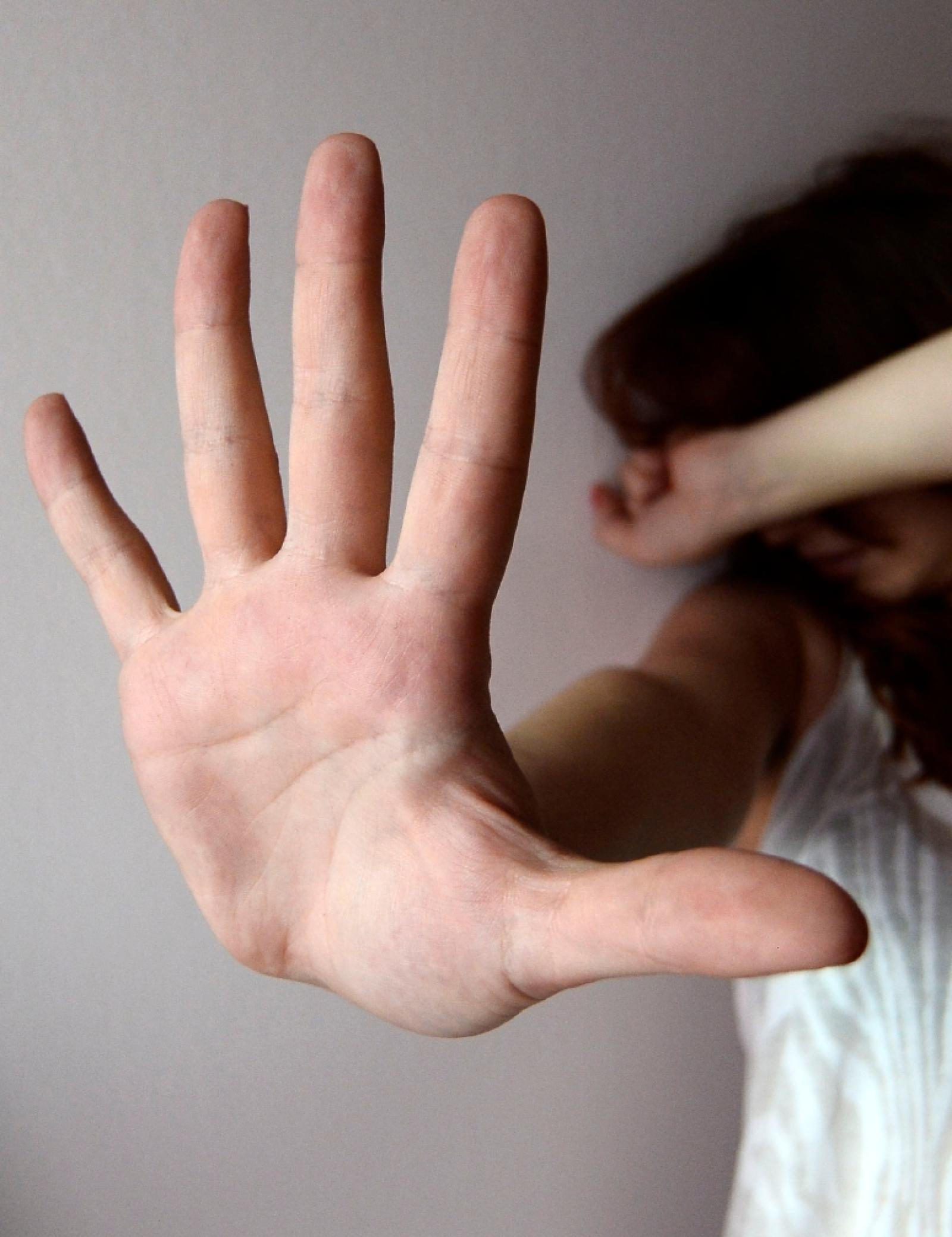 Pugni, schiaffi e minacce: condanna a 5 anni