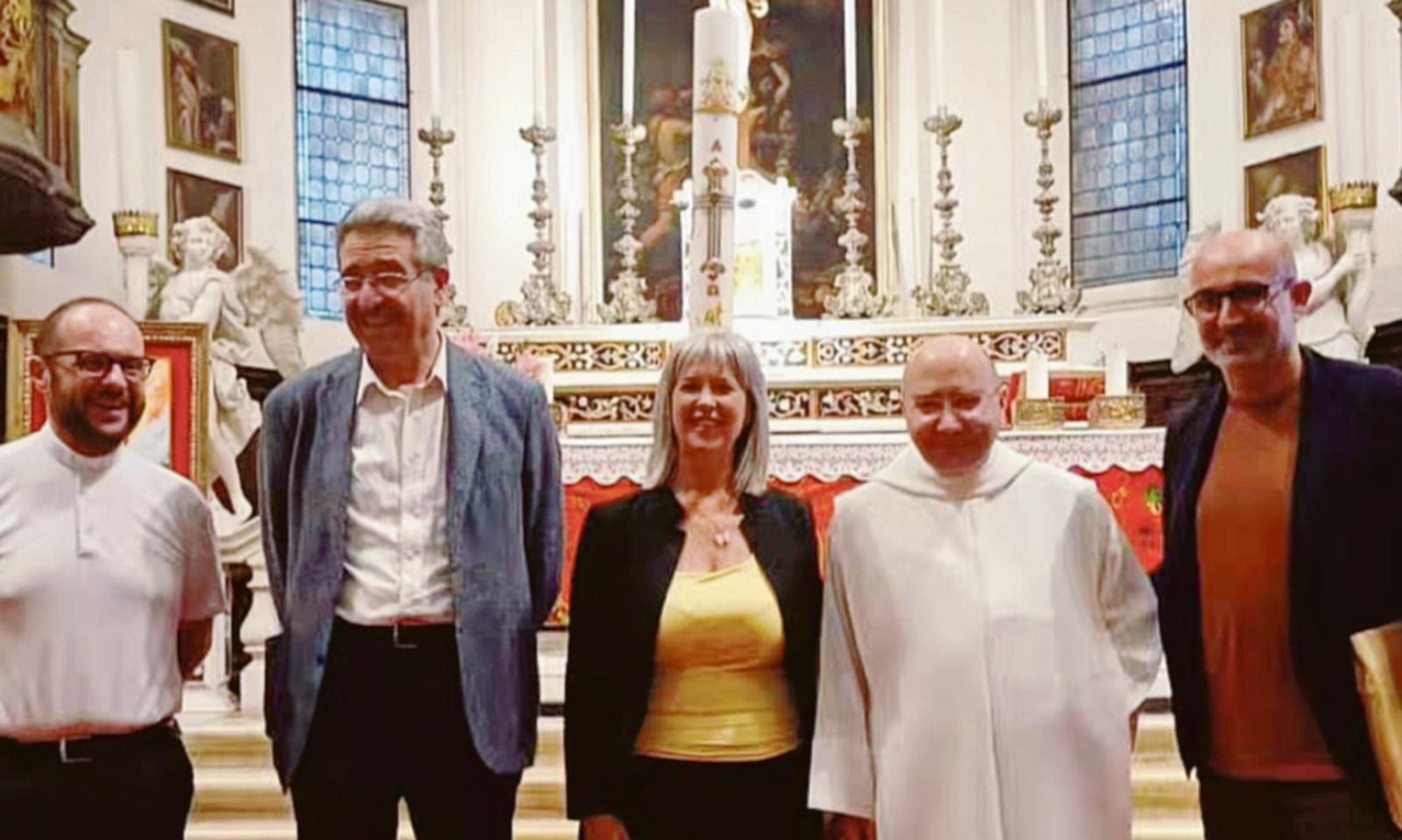 Il legno che diventa arte e preghiera