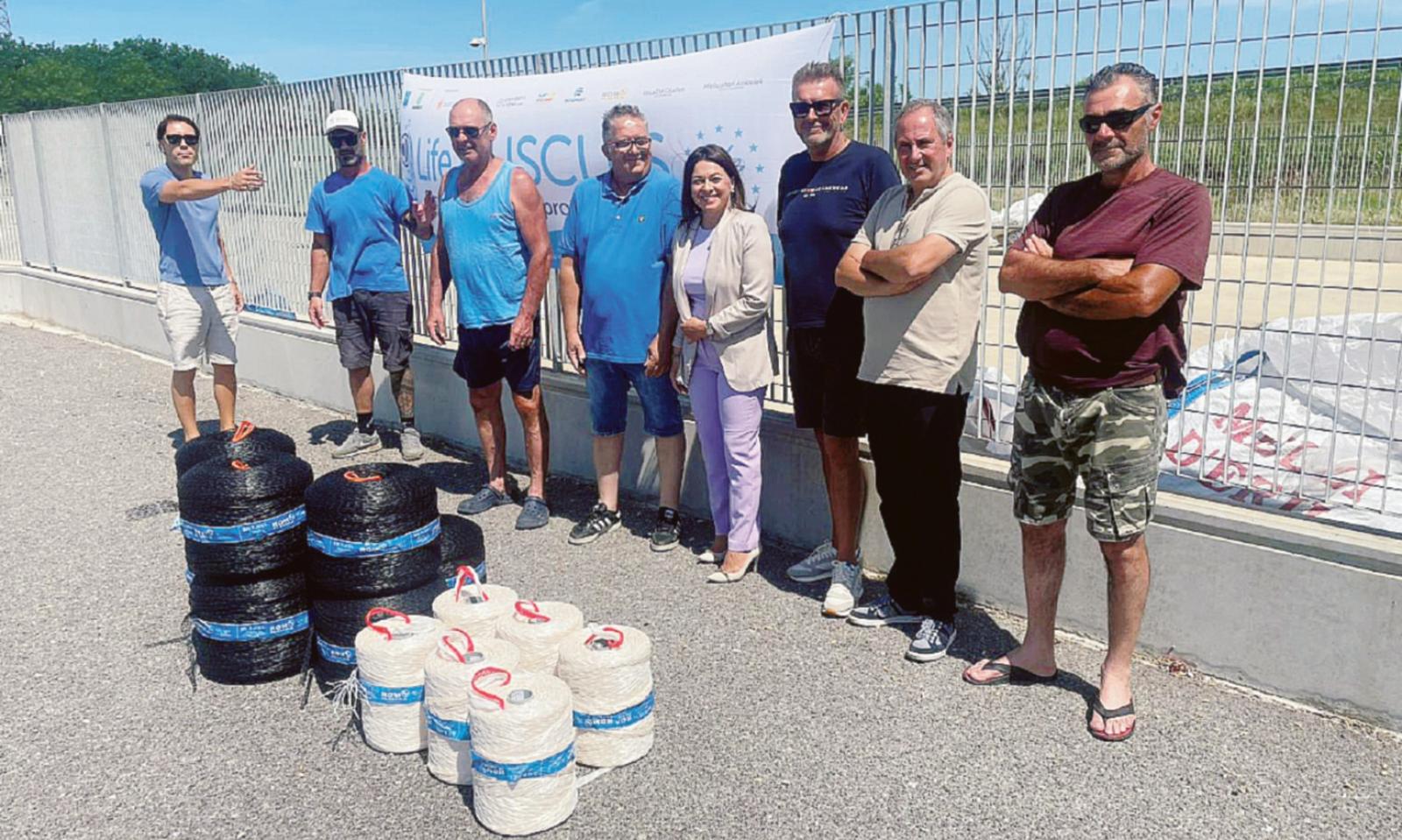 Le "calze" riciclate diventano reti (bio) per la pesca