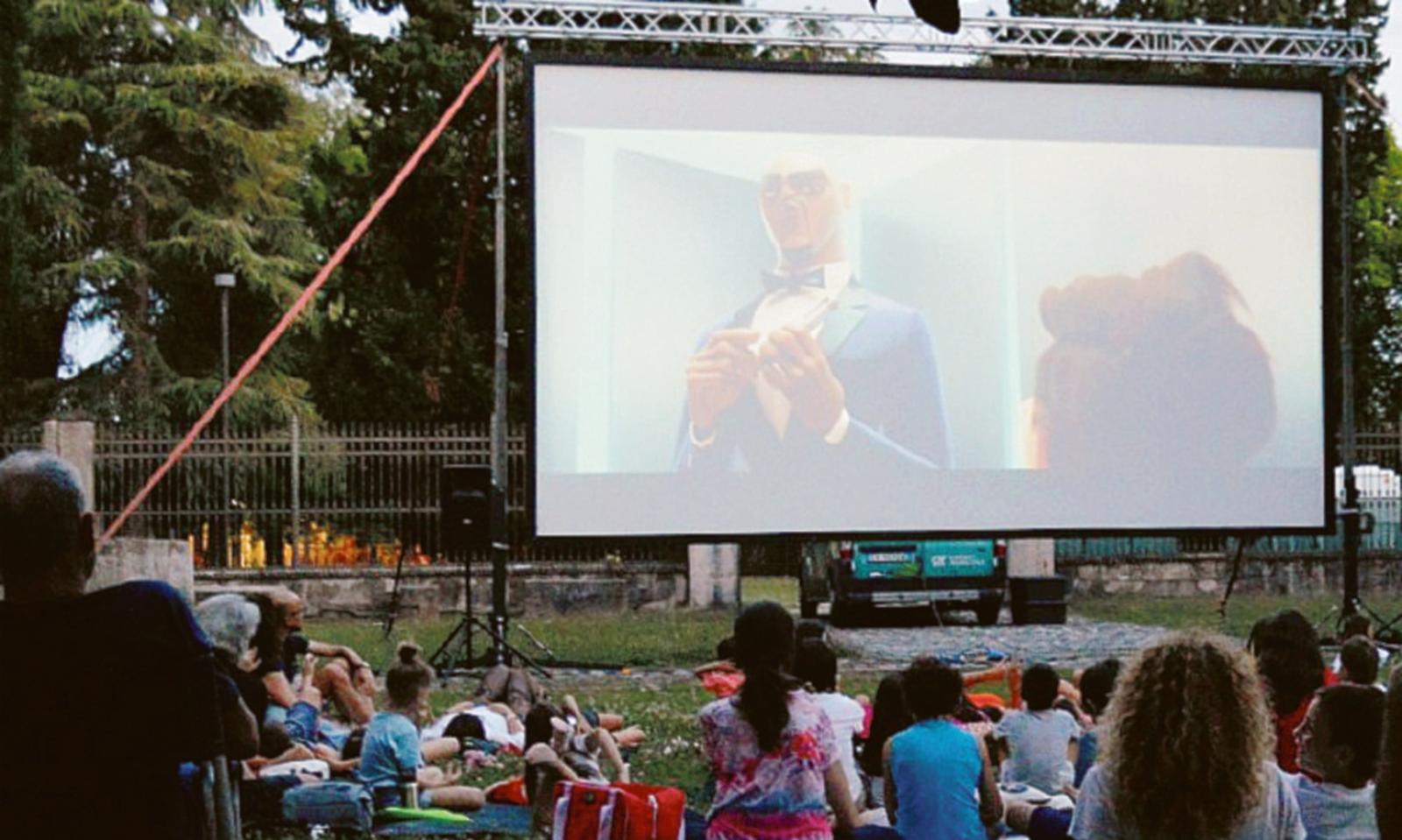 Il cinema sar&agrave; sotto le stelle 