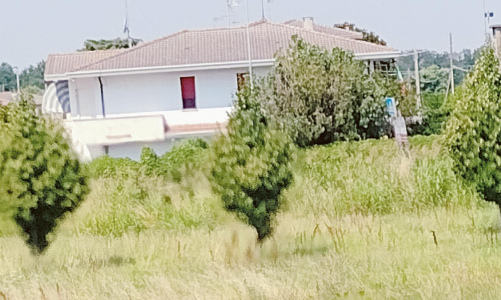 Case rosse, &ldquo;l&rsquo;erba sparir&agrave;&rdquo;