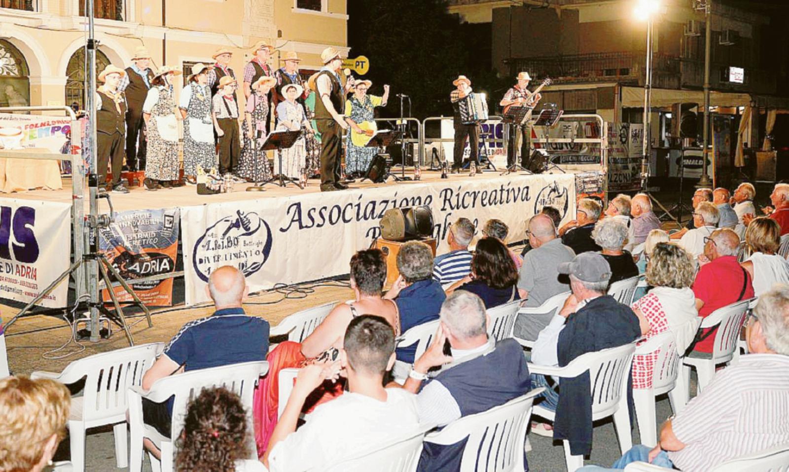 I Bontemponi infiammano il paese