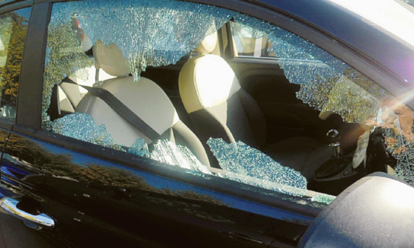 Raid dei ladri sulle auto di medici e infermieri