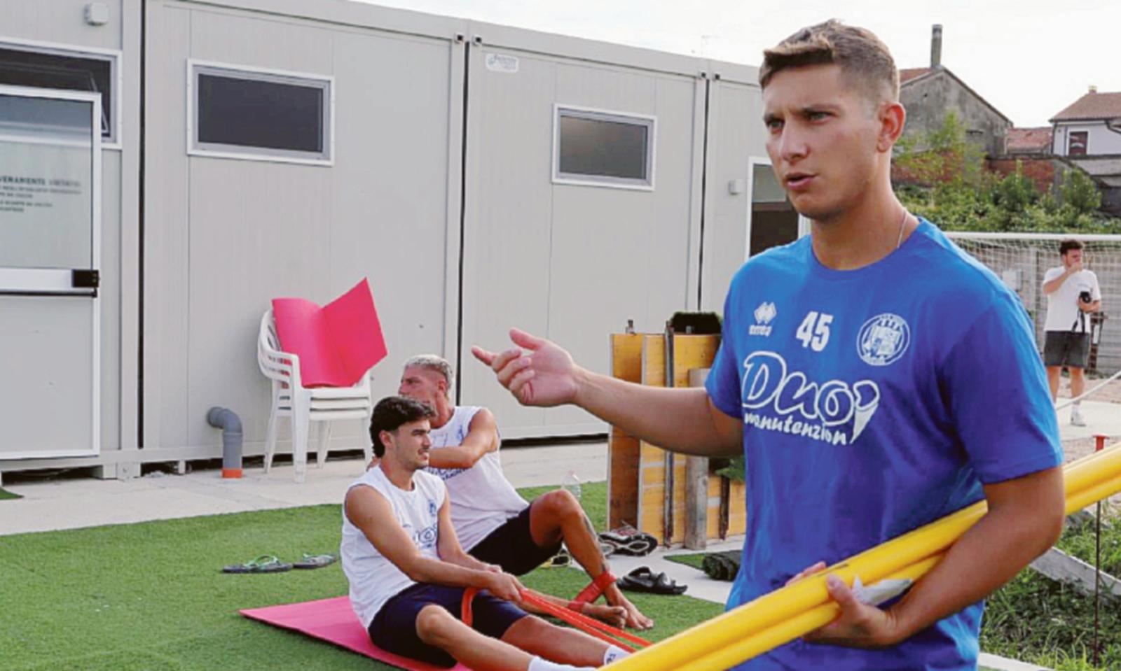 Il Porto Viro cerca di resistere, poi crolla