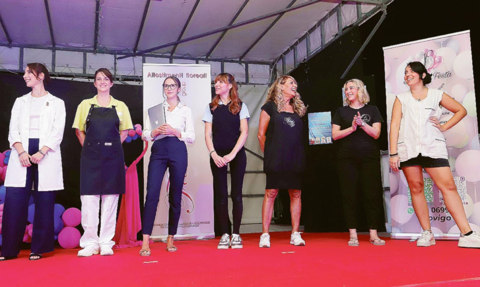 Sfilata fra fiori e glamour