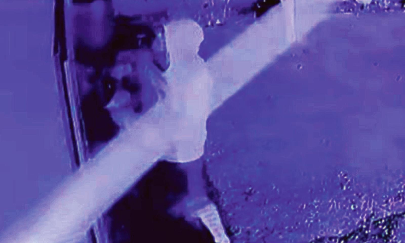 Ladri con il flessibile nel cantiere