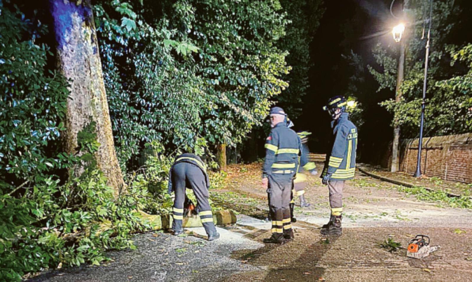 Temporale notturno, disagi e blackout