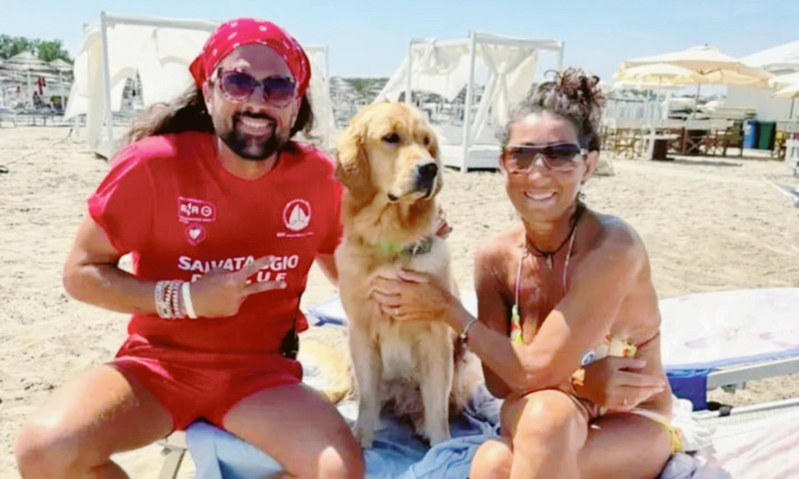 Salva dalle onde cane e padrona