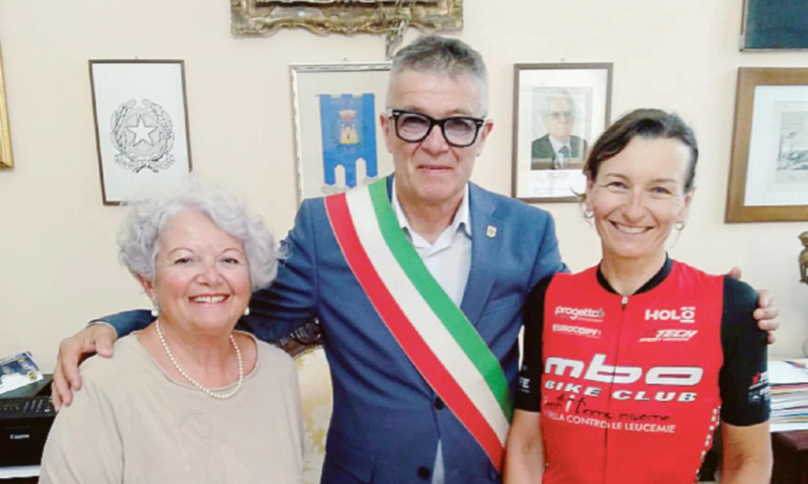 La ciclista amica di Ail accolta anche dal sindaco