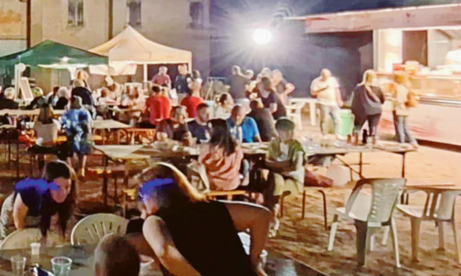 Birra in festa sulla vecchia aia