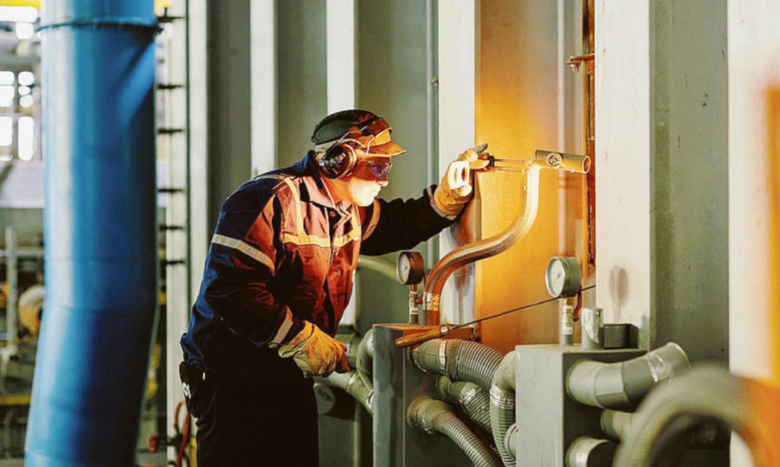 L&rsquo;industria continua a rallentare