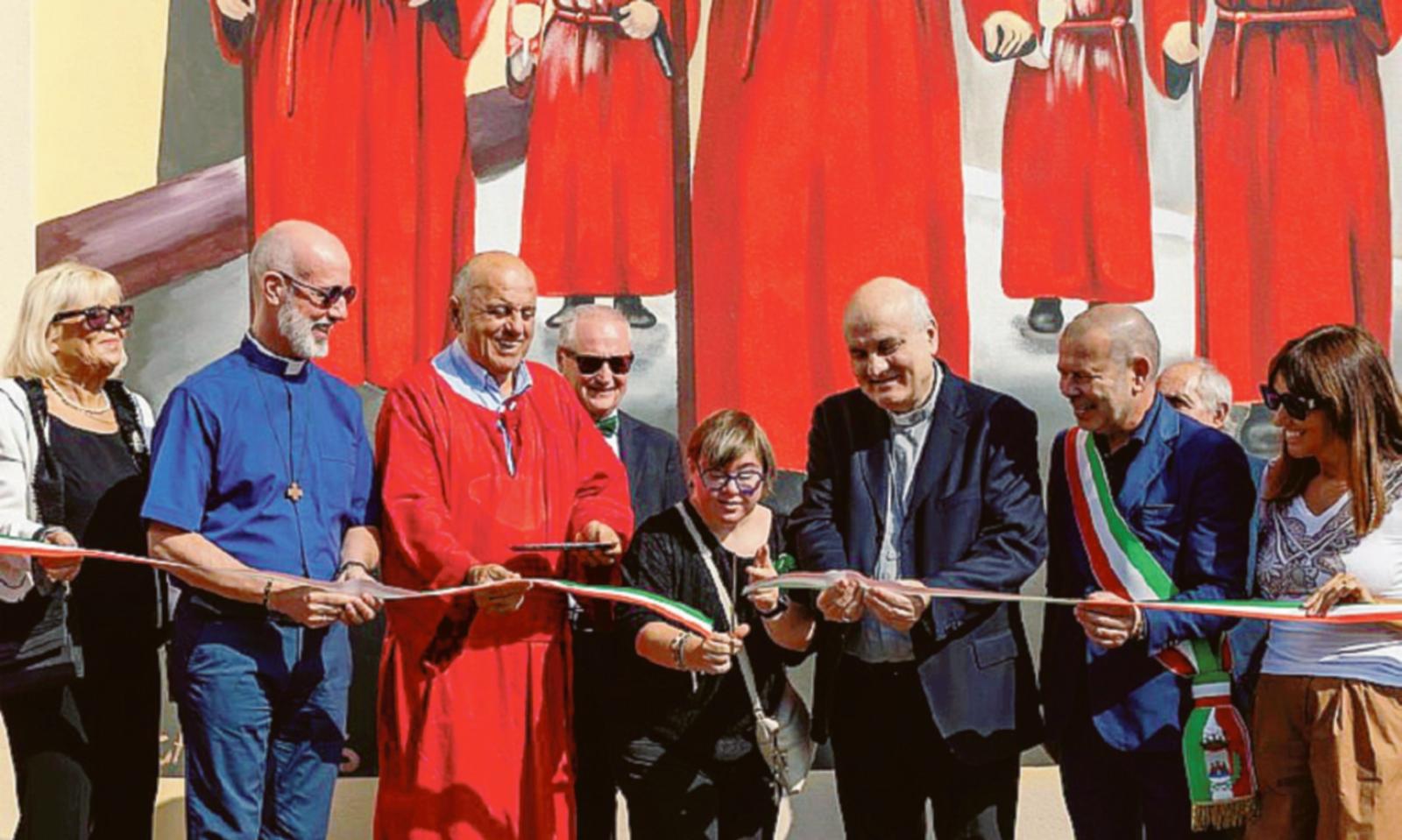 Il murale illumina la comunit&agrave;