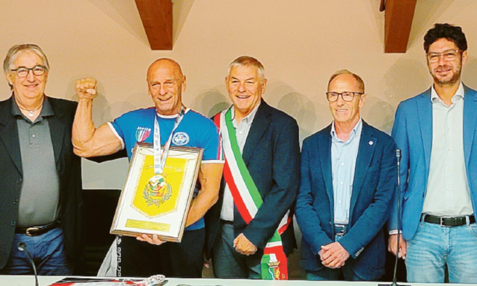 La citt&agrave; celebra il suo campione
