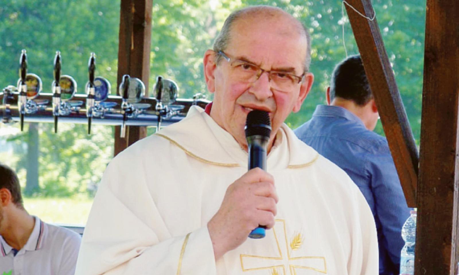 Il paese saluta il suo don