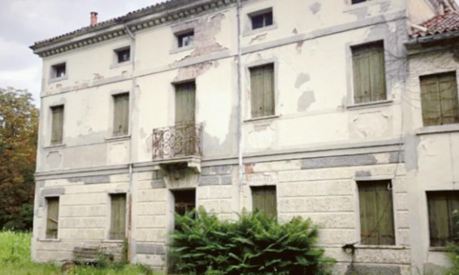 Una distesa di case senza abitanti