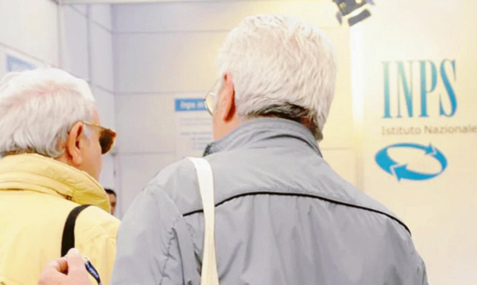 Pi&ugrave; gli anziani, meno i lavoratori