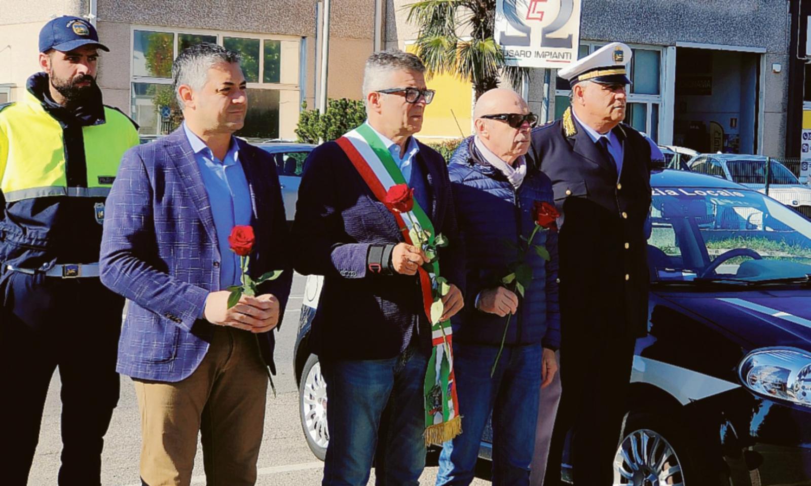 Tre rose per i tre carabinieri eroi