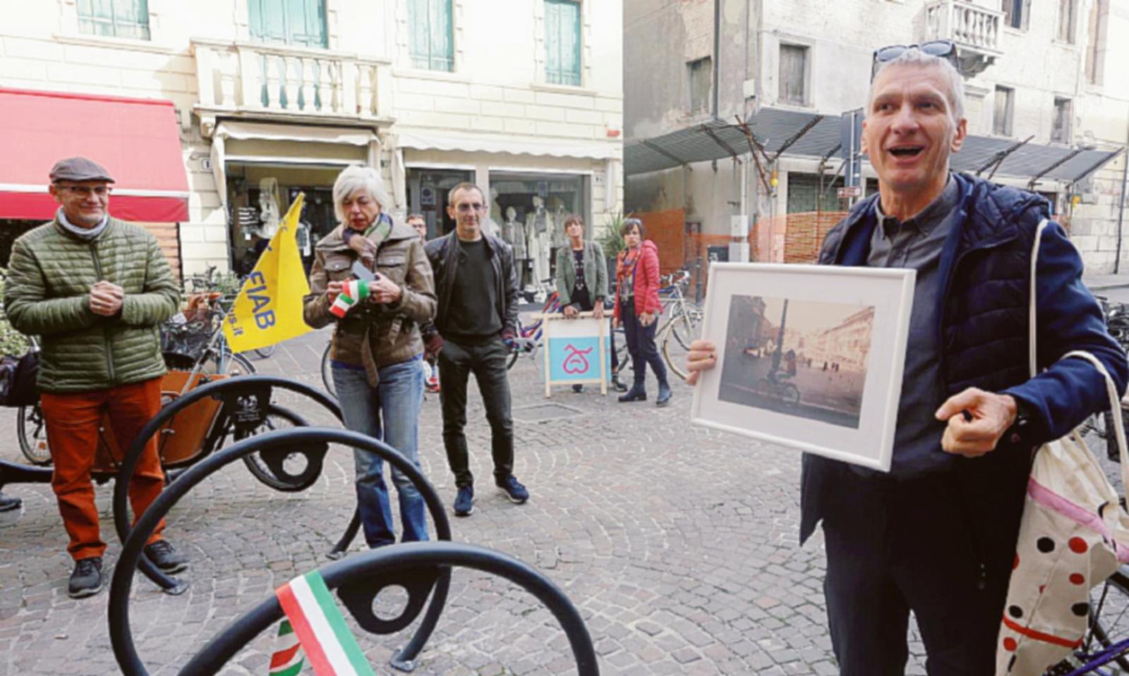 Senza auto, nuove rastrelliere