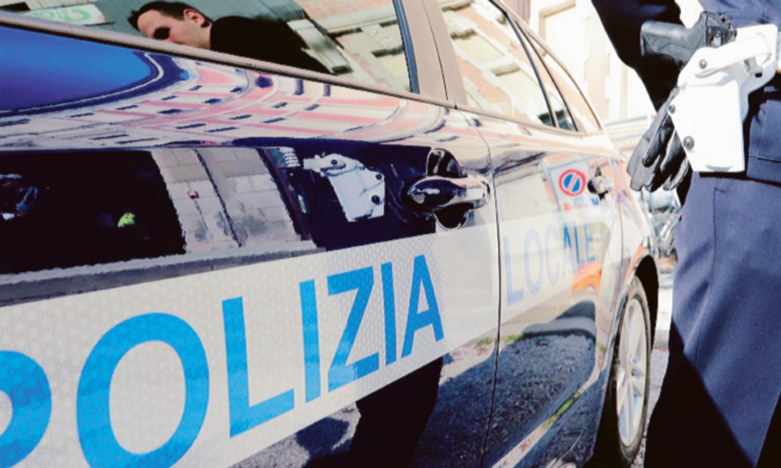 Pop&ograve; contro l&rsquo;auto di servizio: condannato