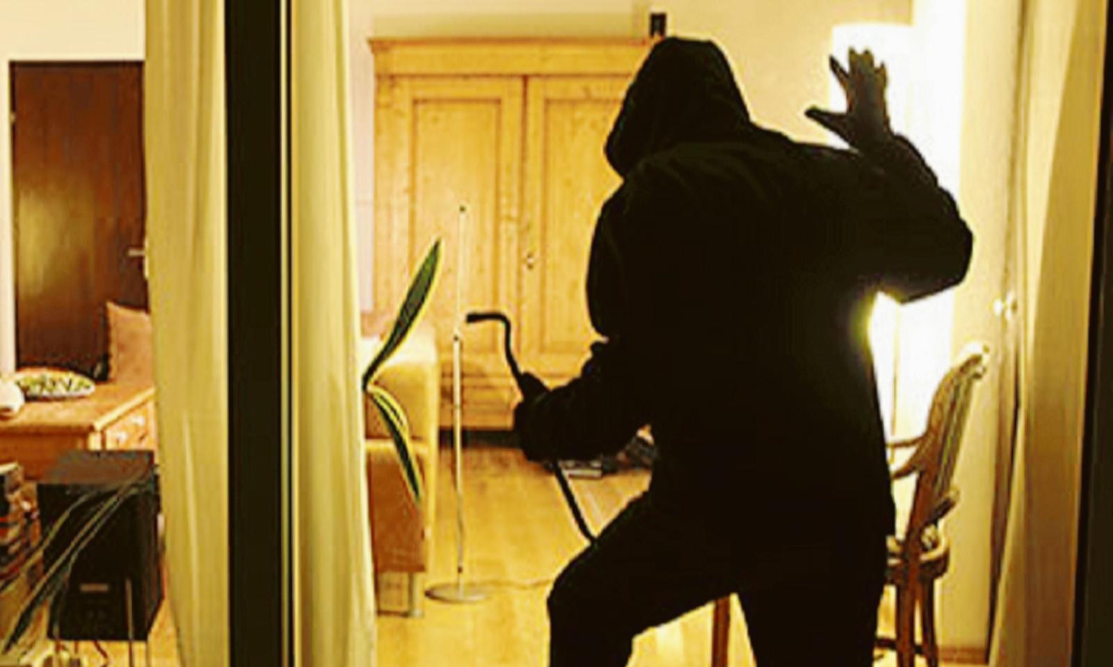 I ladri non fanno festa, colpi a raffica