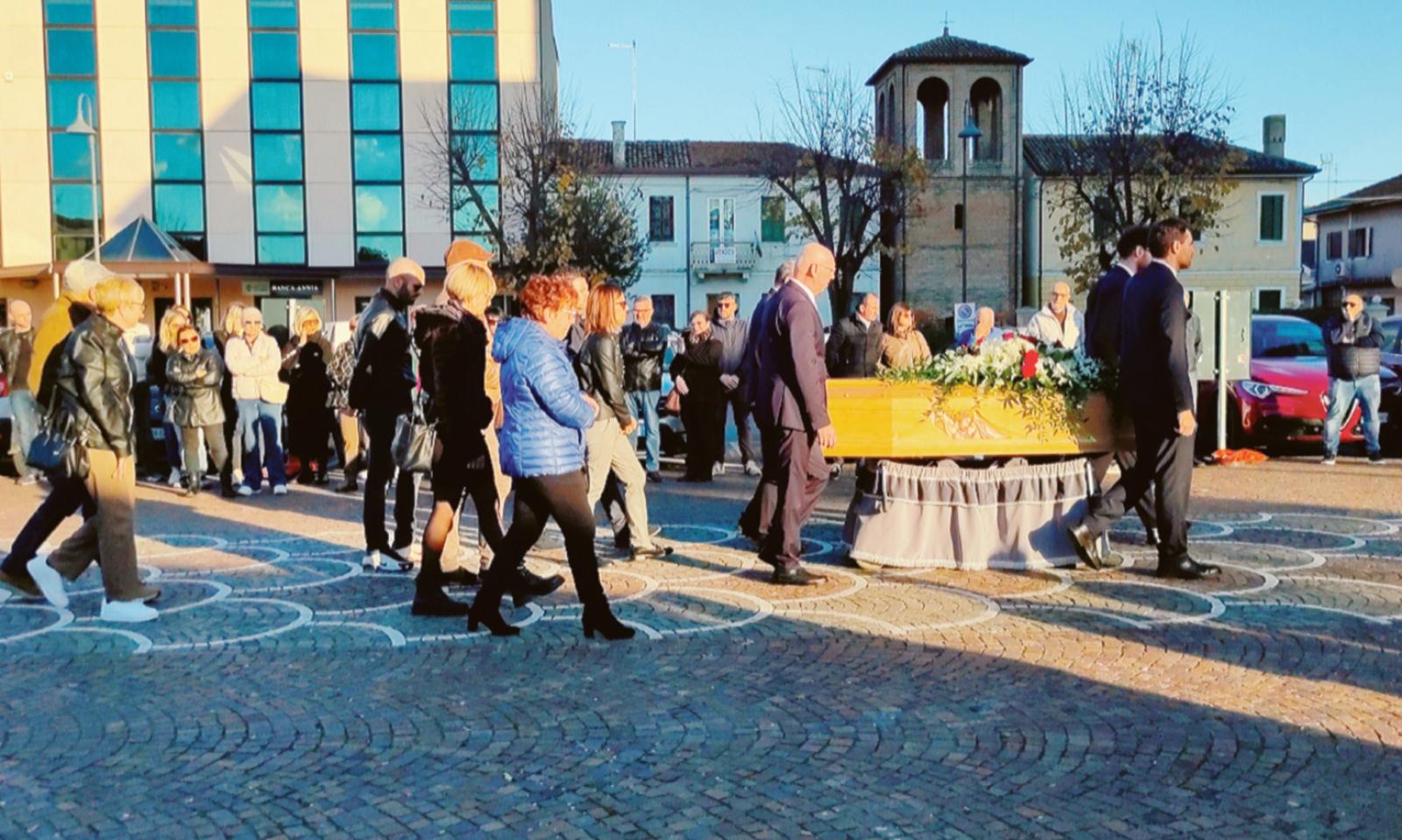 Volontari in lacrime per Simona