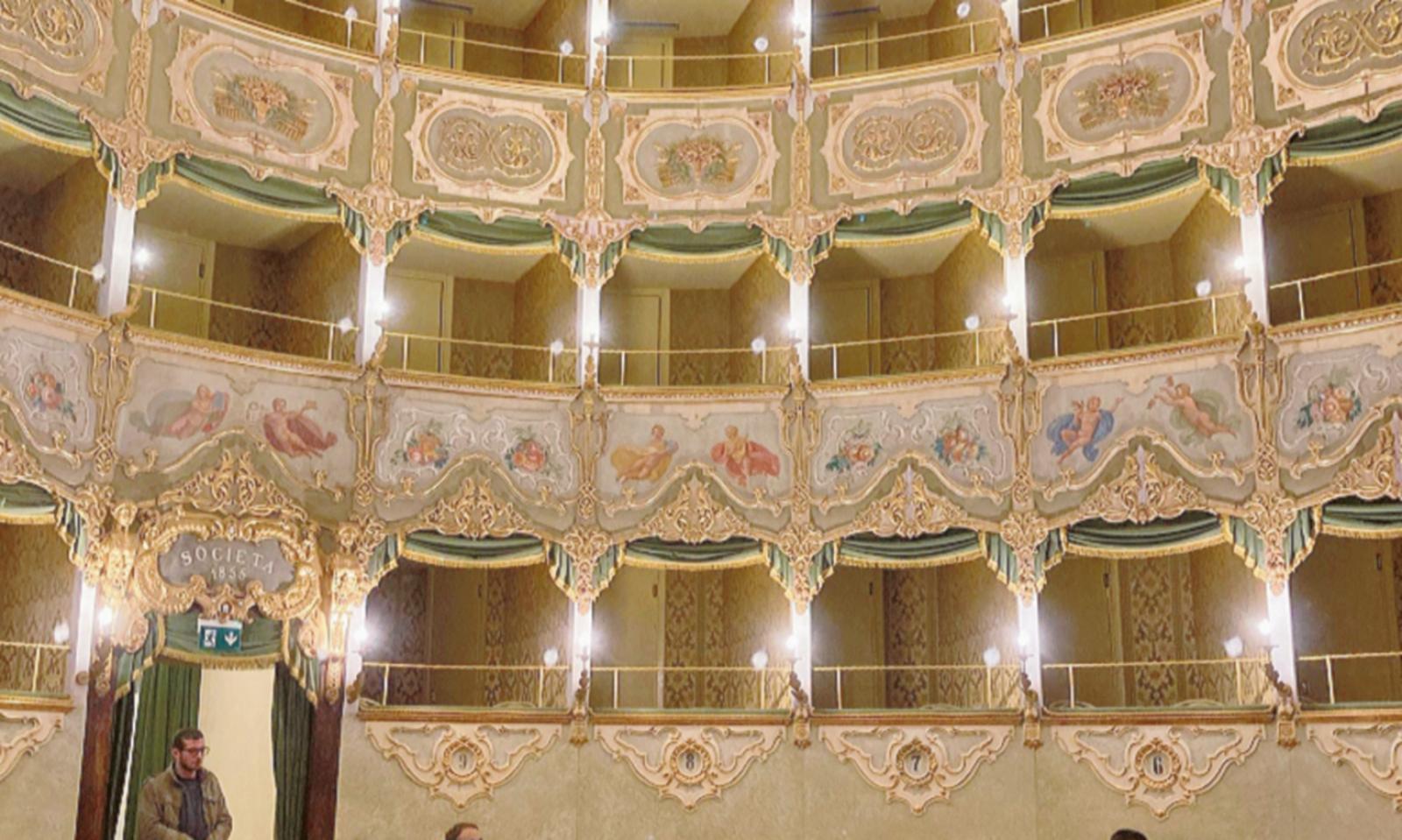 L&rsquo;assaggiatrice &egrave; sul palco