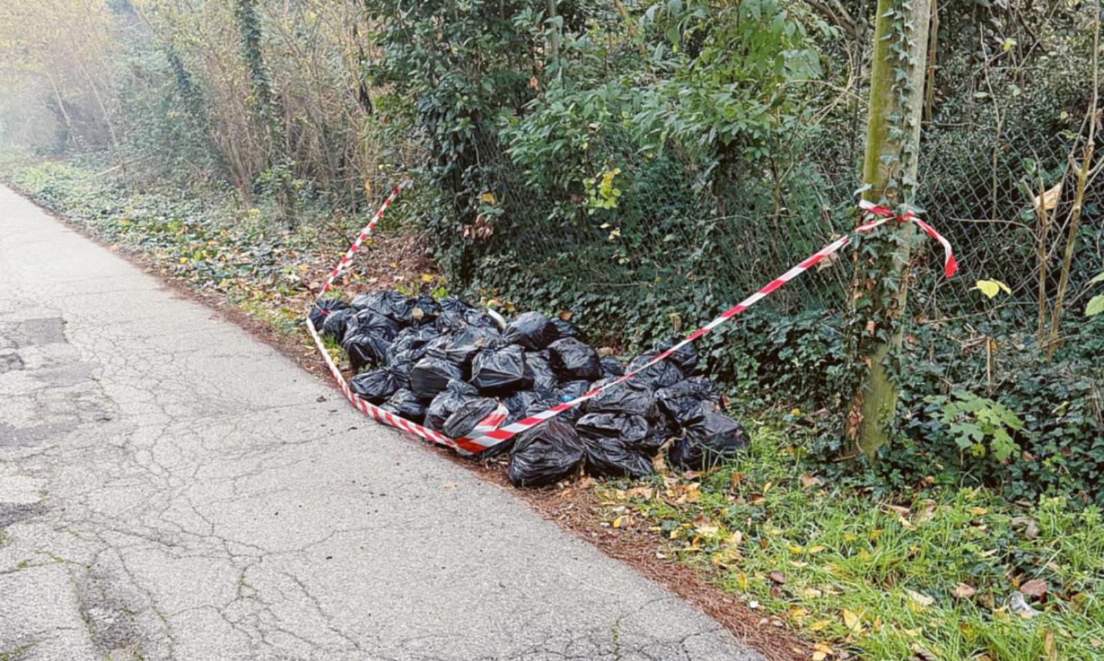 Maxi discarica nell&rsquo;oasi verde