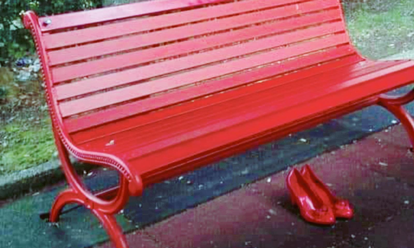 Una panchina per dire &ldquo;basta&rdquo;