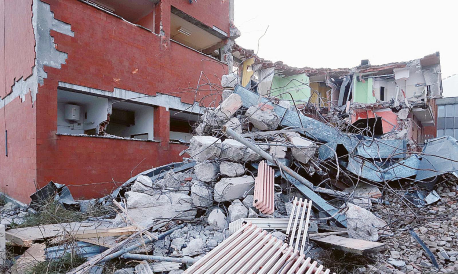 Ruspe all&rsquo;ospedale: iniziato l&rsquo;abbattimento 