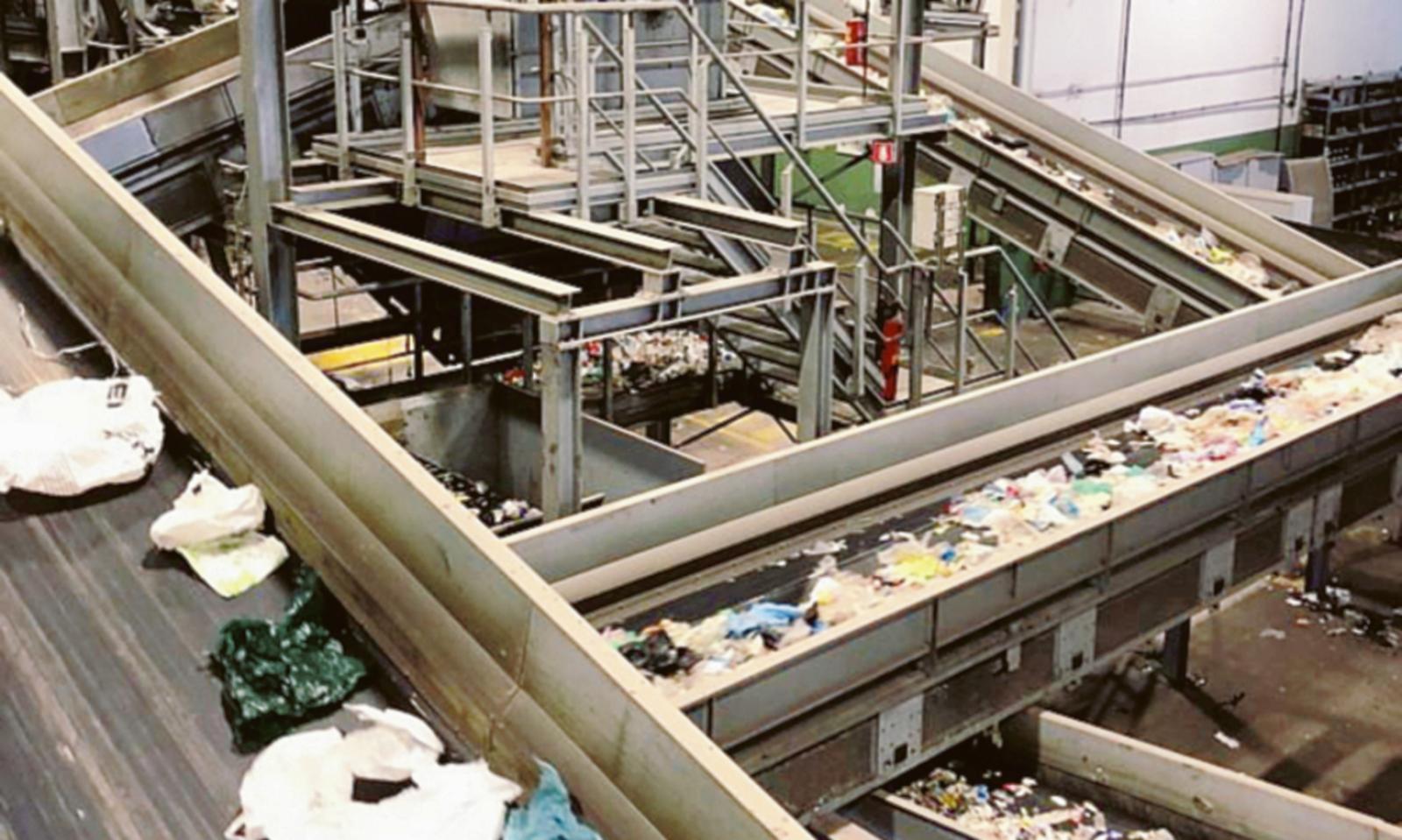 Plastica, i riciclatori si fermano