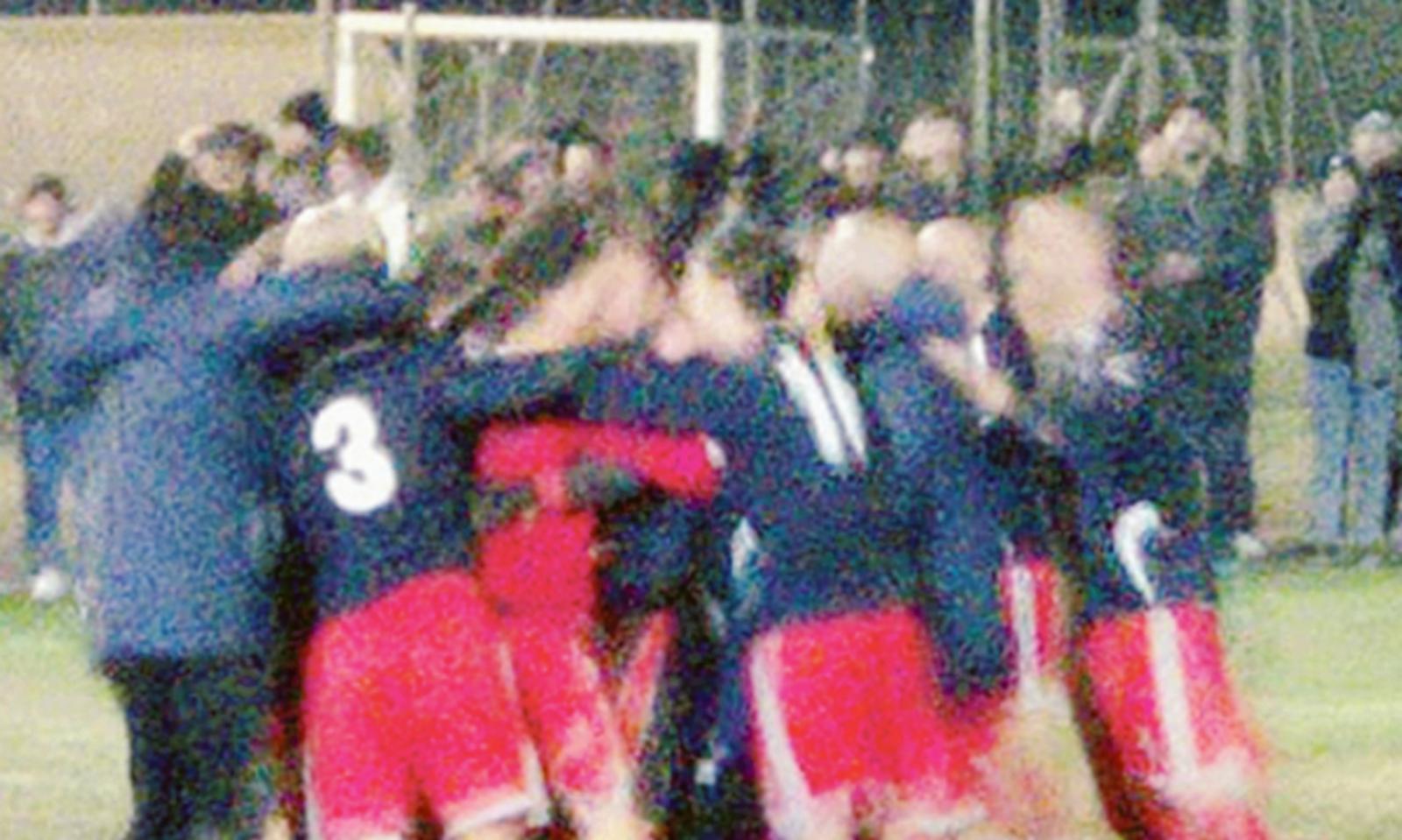 Ca&rsquo; Emo pazzo: passa ai rigori