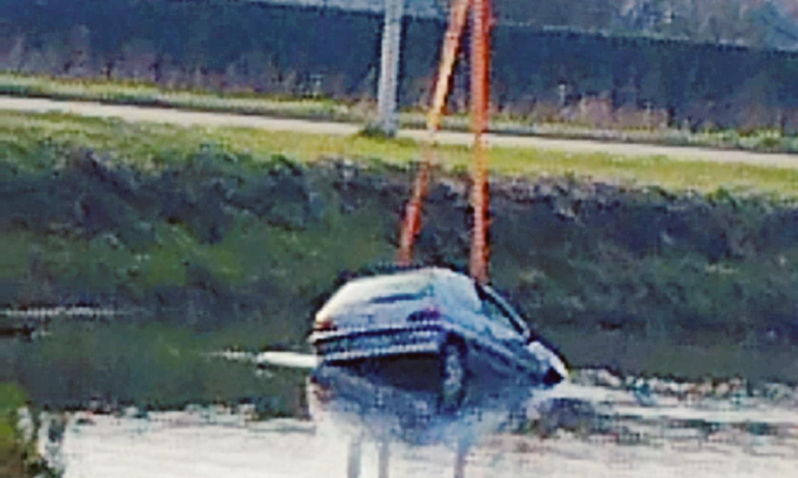 Con l&rsquo;auto nel Ceresolo: salva