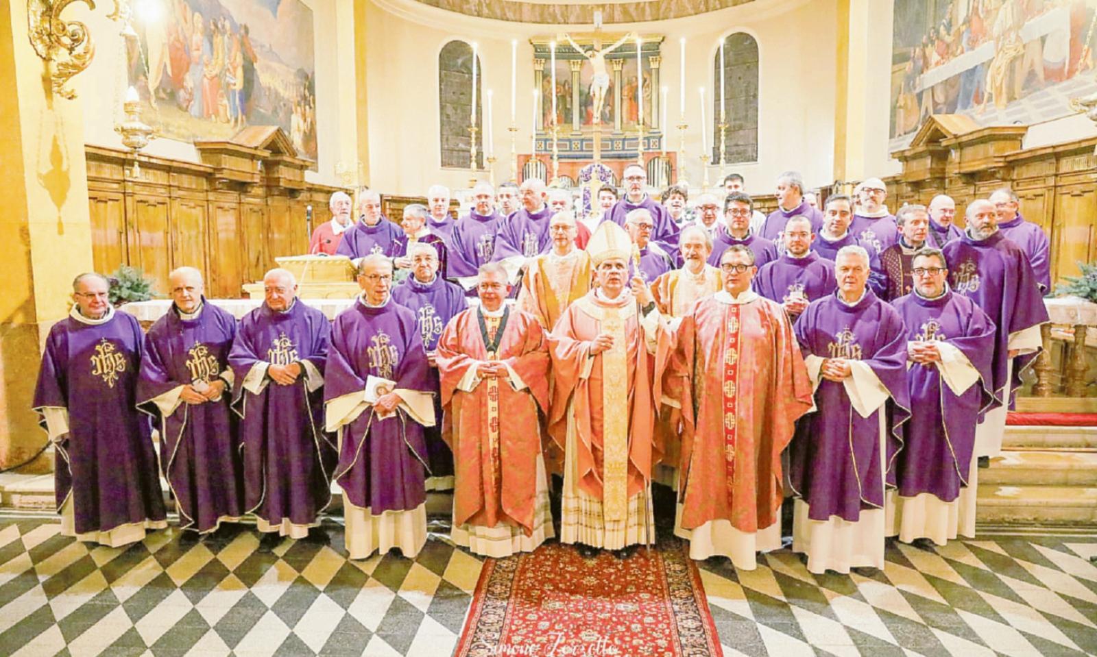 La frazione accoglie il nuovo parroco