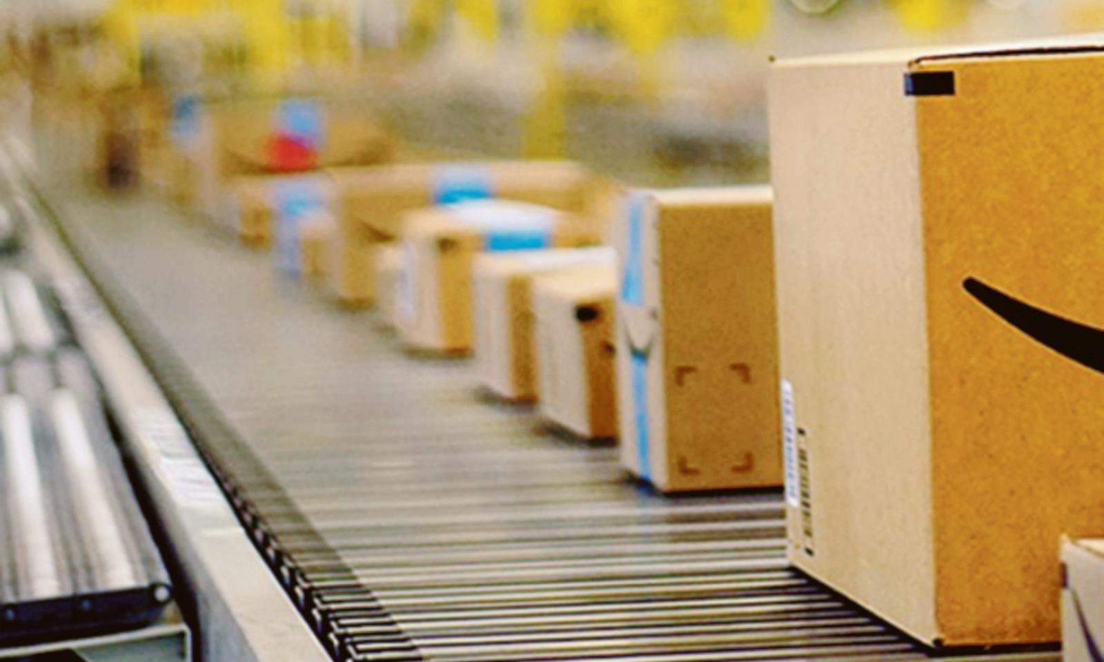 Si compra nei negozi di vicinato, ma l'online vola