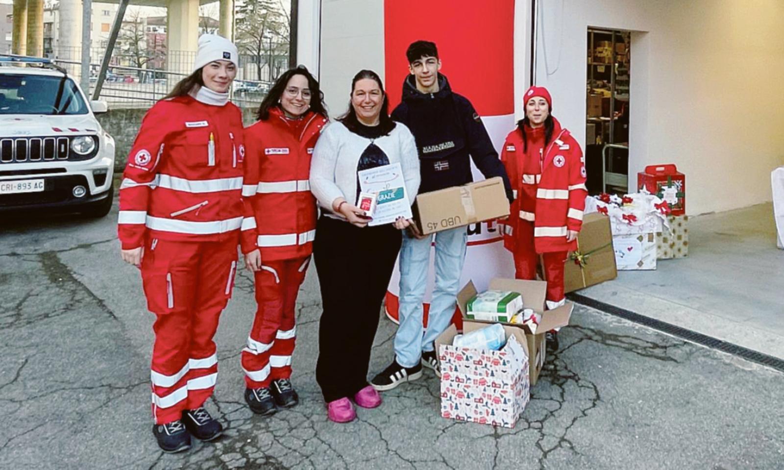 Sotto l&rsquo;albero, 8mila euro di doni