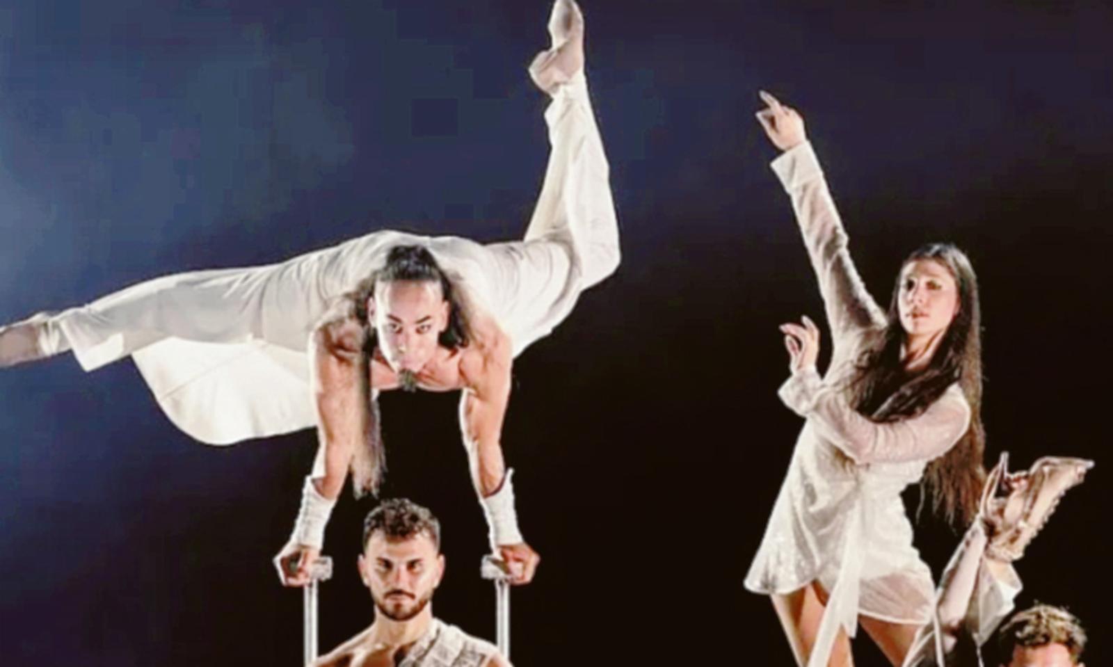 In bilico tra danza e circo