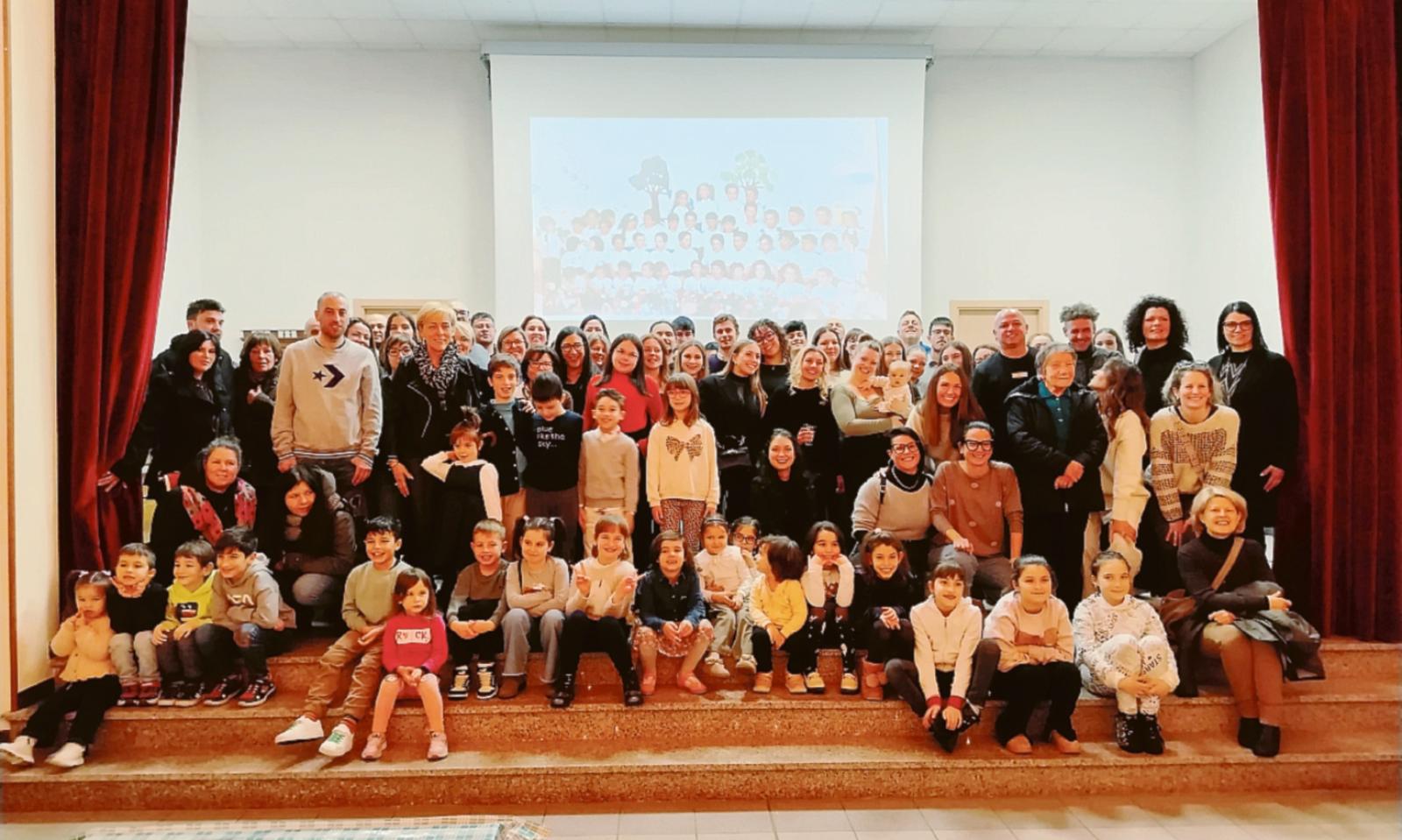 Tutti l&igrave; per la maestra Antonella!