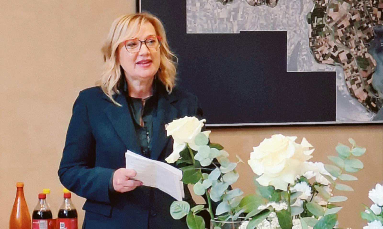 Roberta saluta i colleghi dopo 39 anni