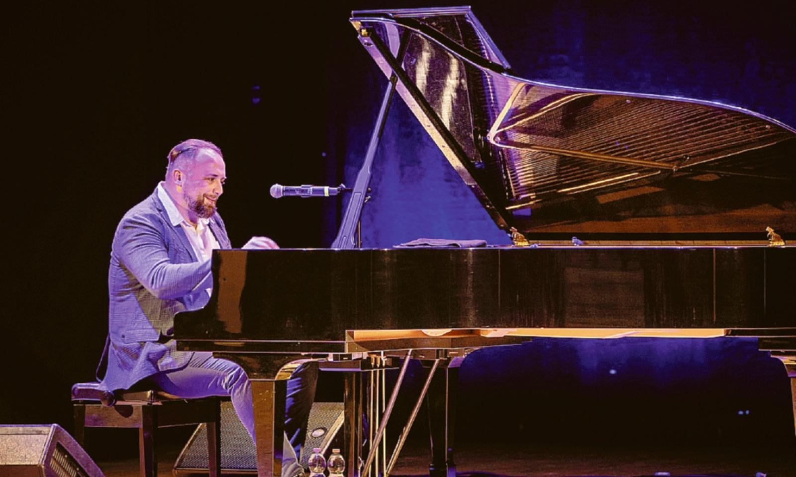 Gualazzi, il suo piano, la sua voce