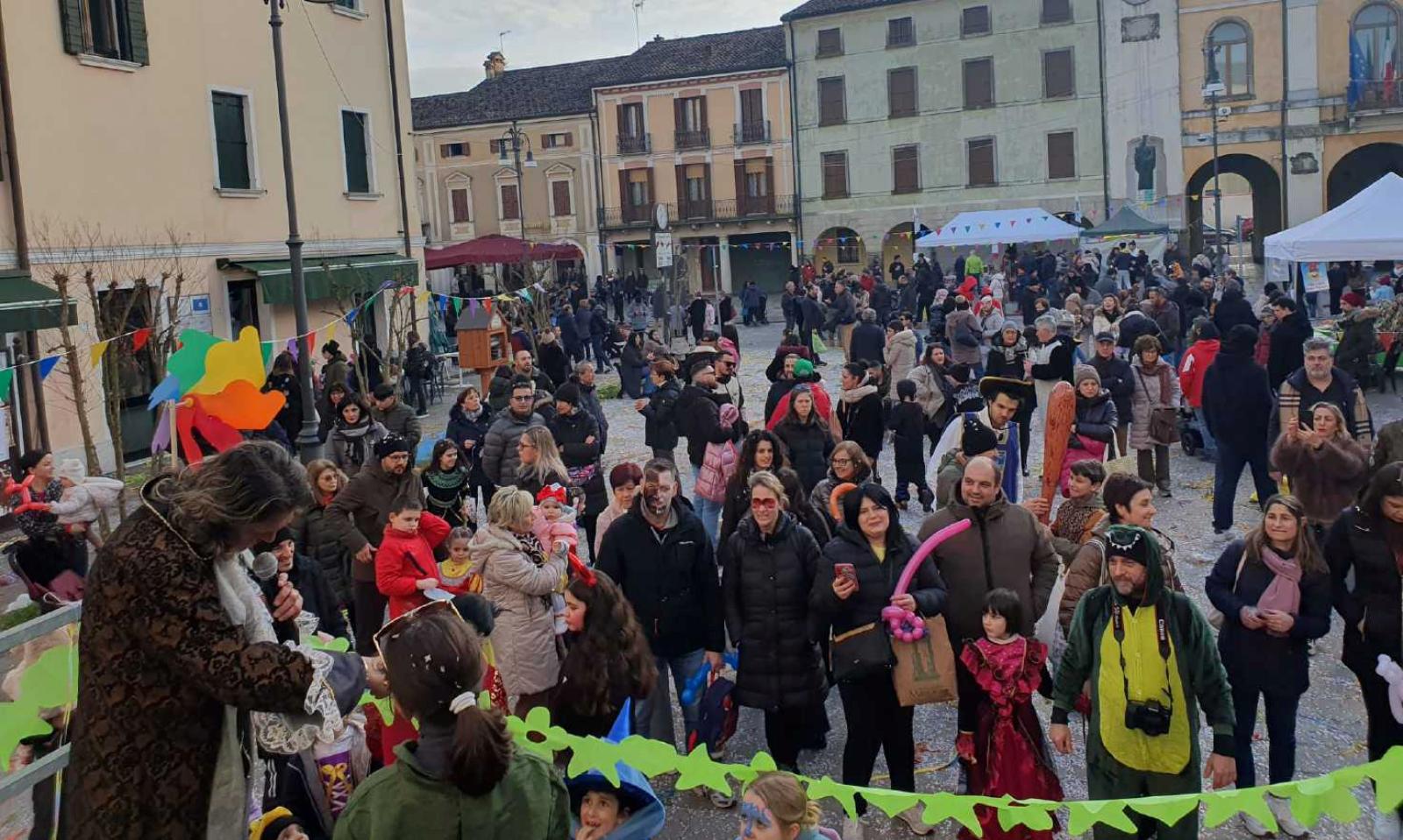 Una pioggia di coriandoli e musica