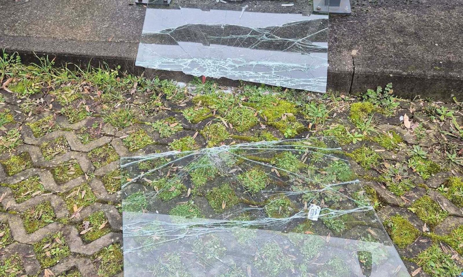 Distrutta la pensilina delle corriere