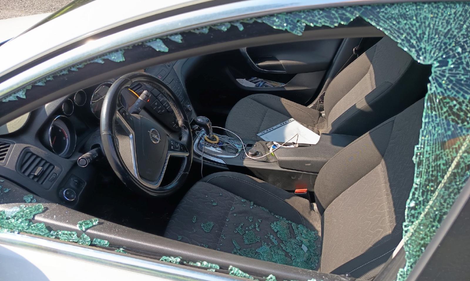 Spaccate sulle vetture e taccheggio nei negozi