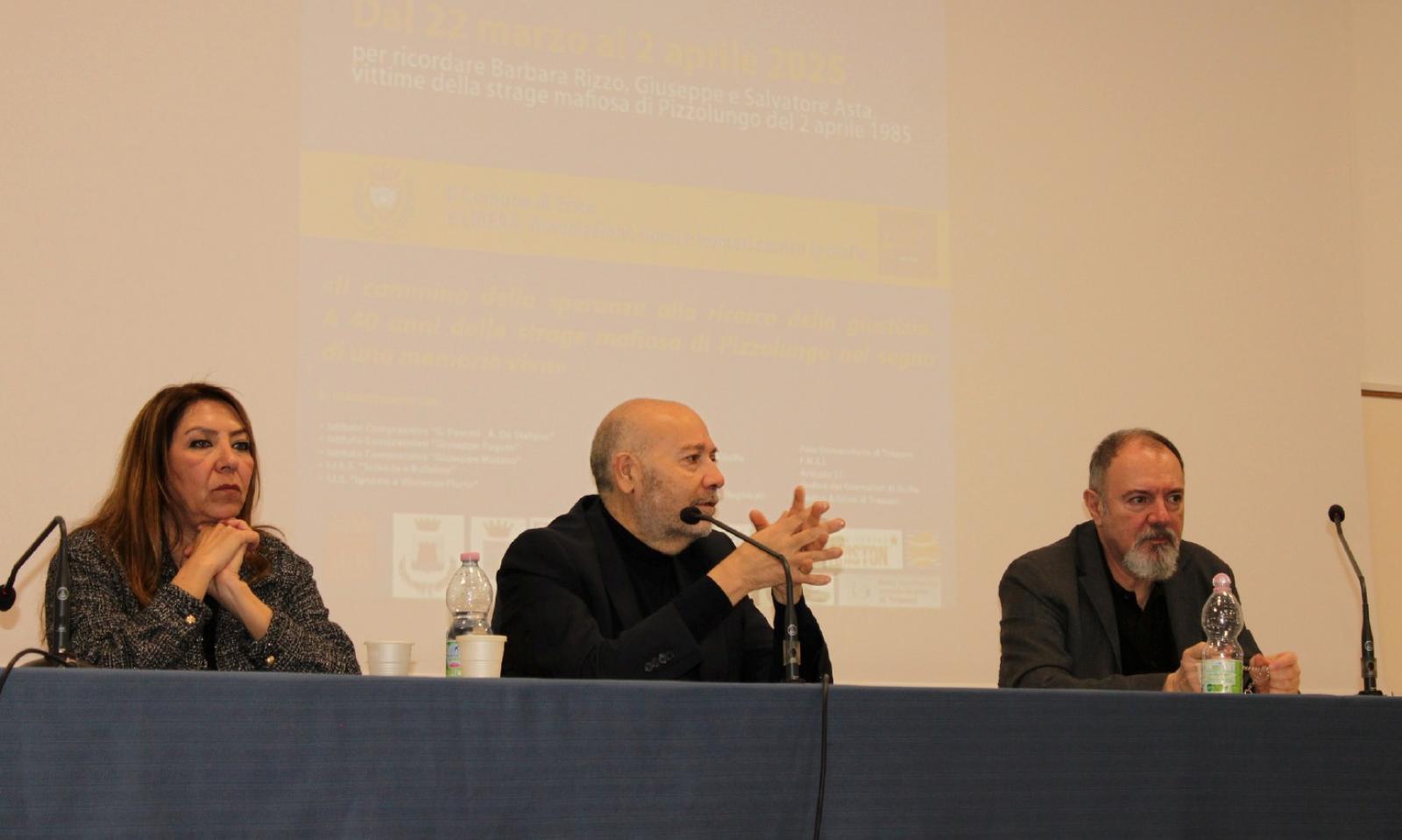 Carlo Lucarelli a teatro