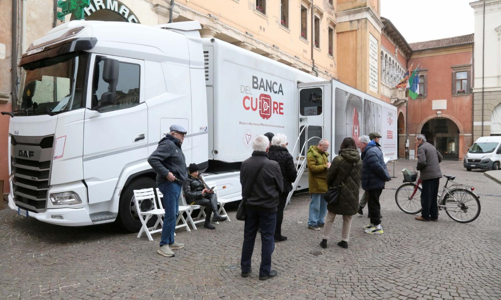 Banca del Cuore, in piazza il truck dei controlli gratuiti