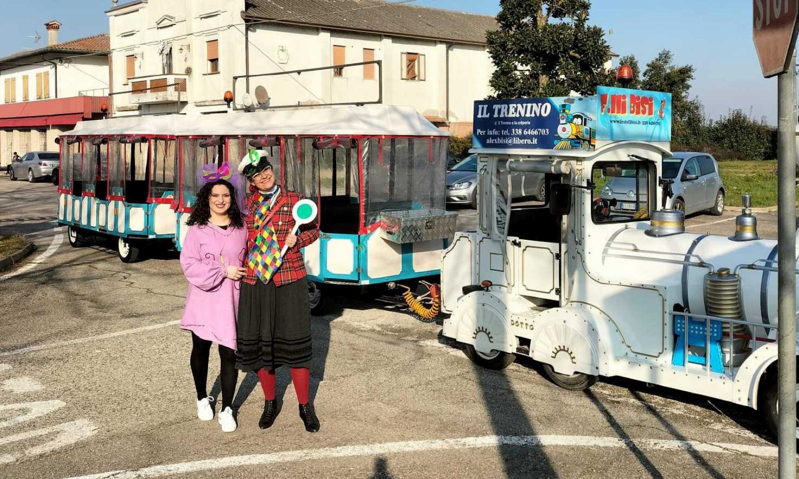 Tutti in maschera sull&rsquo;allegro trenino