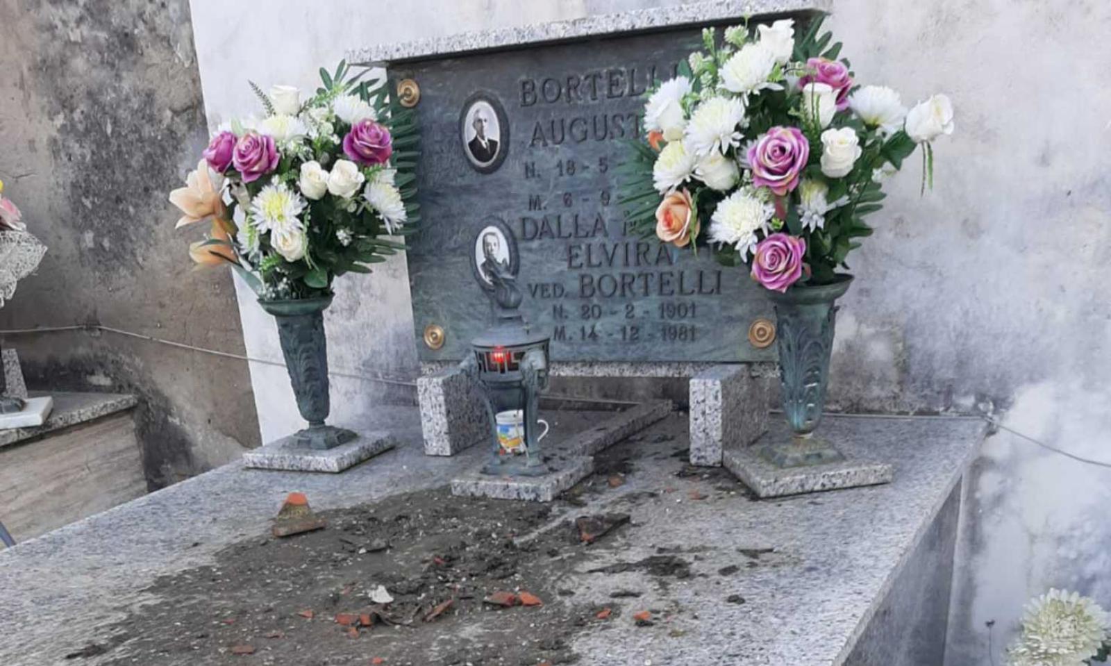 Vandali e razzie in cimitero, &ldquo;basta&rdquo;